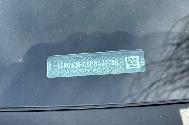 Used 2023 Ford Explorer Platinum w/ Technology Package image 3