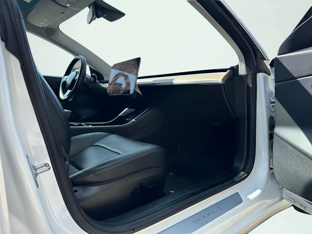 Used 2018 Tesla Model 3 Mid Range image 38