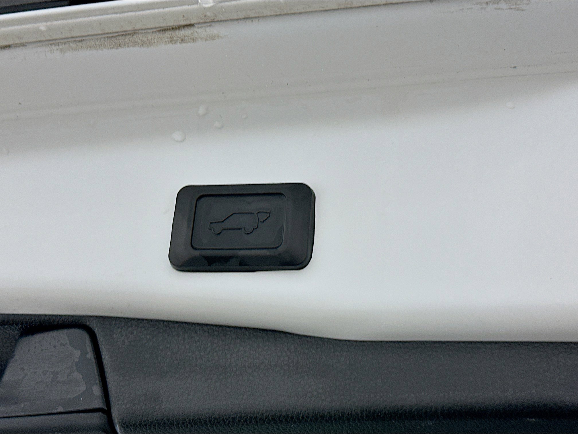 Used 2025 Toyota RAV4 XLE image 32