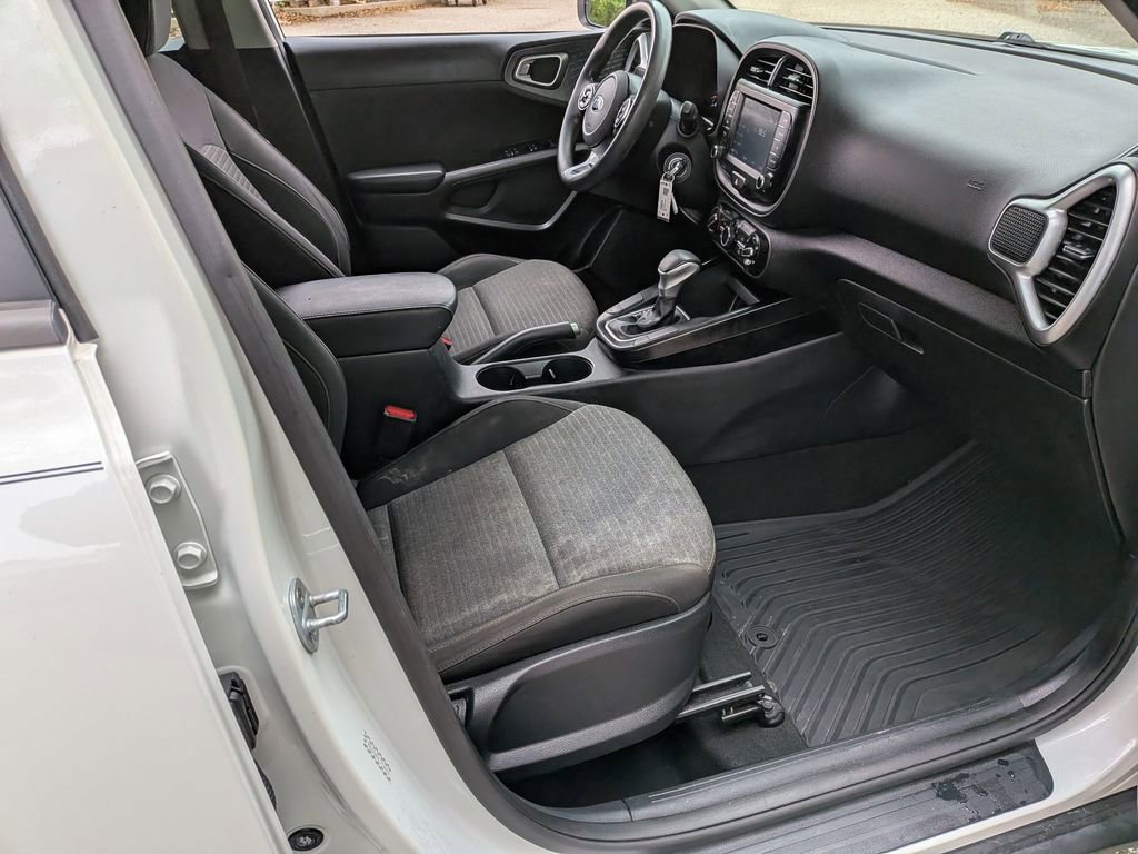 Used 2020 Kia Soul S FWD image 27