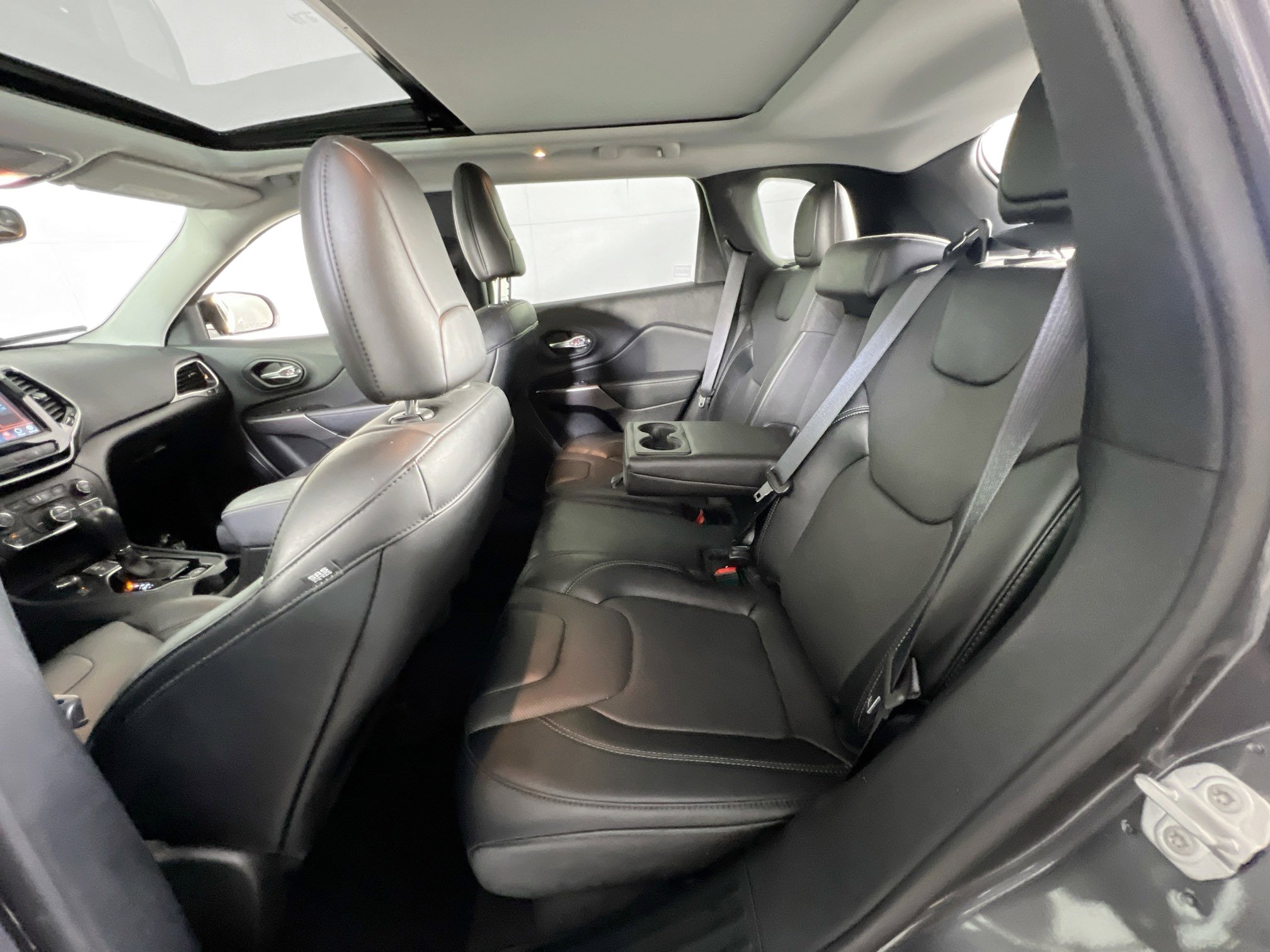 Used 2022 Jeep Cherokee Limited image 24