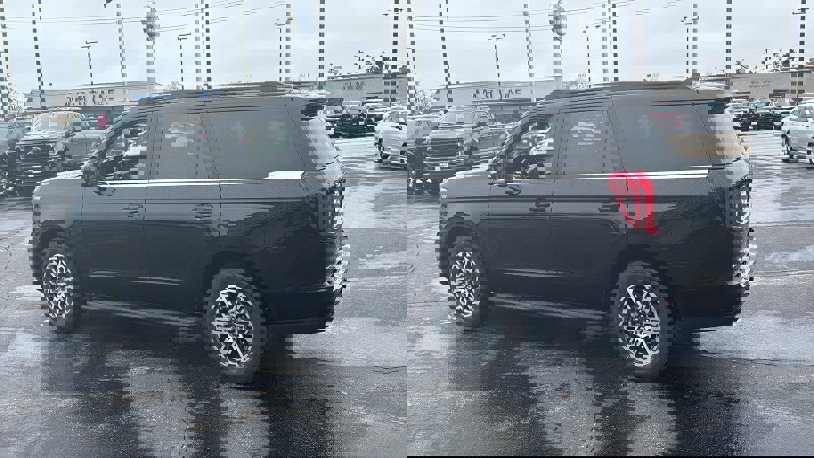 Used 2025 Ford Expedition Active image 6