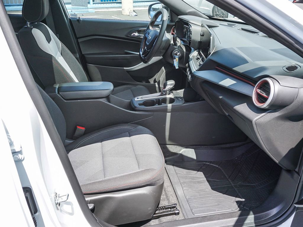 Used 2026 Chevrolet Trax RS w/ Sunroof Package image 12