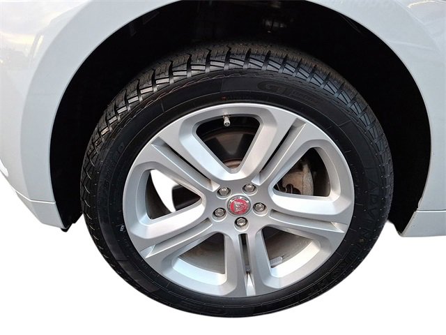 Used 2017 Jaguar F-PACE R-Sport image 8