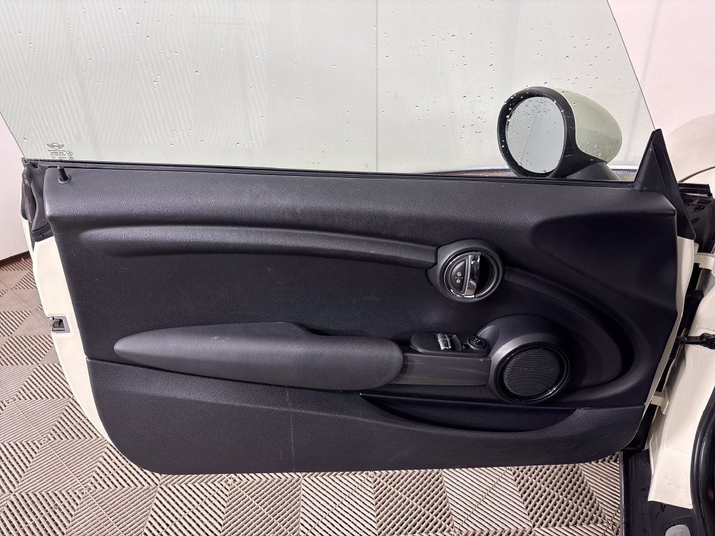 Used 2018 MINI Cooper 2-Door Hardtop FWD image 16