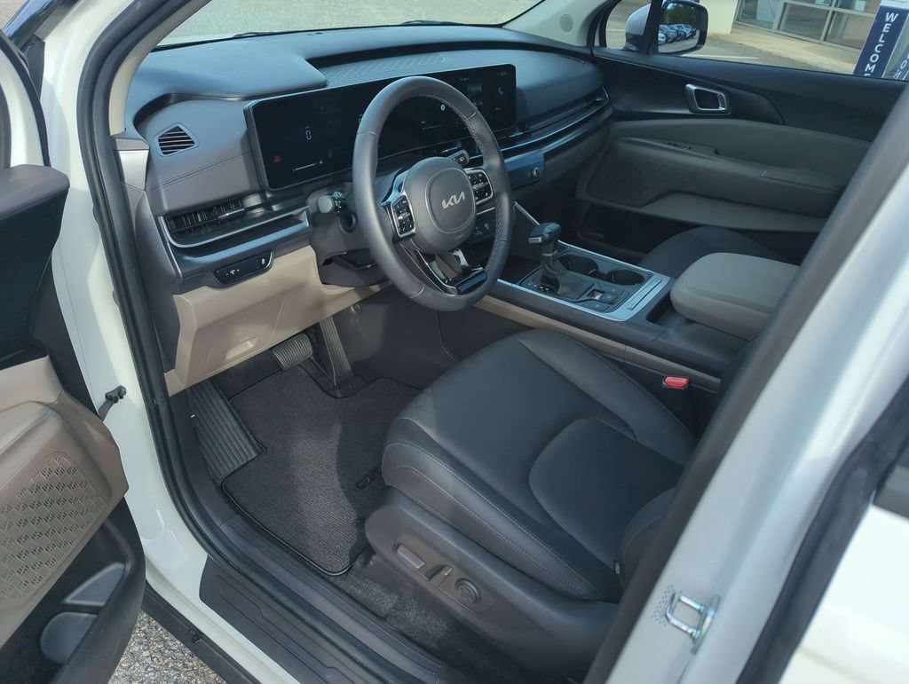 Used 2026 Kia Carnival FWD image 11