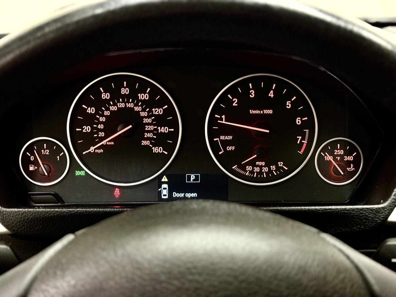 Used 2014 BMW 320i xDrive Sedan AWD/4WD image 25