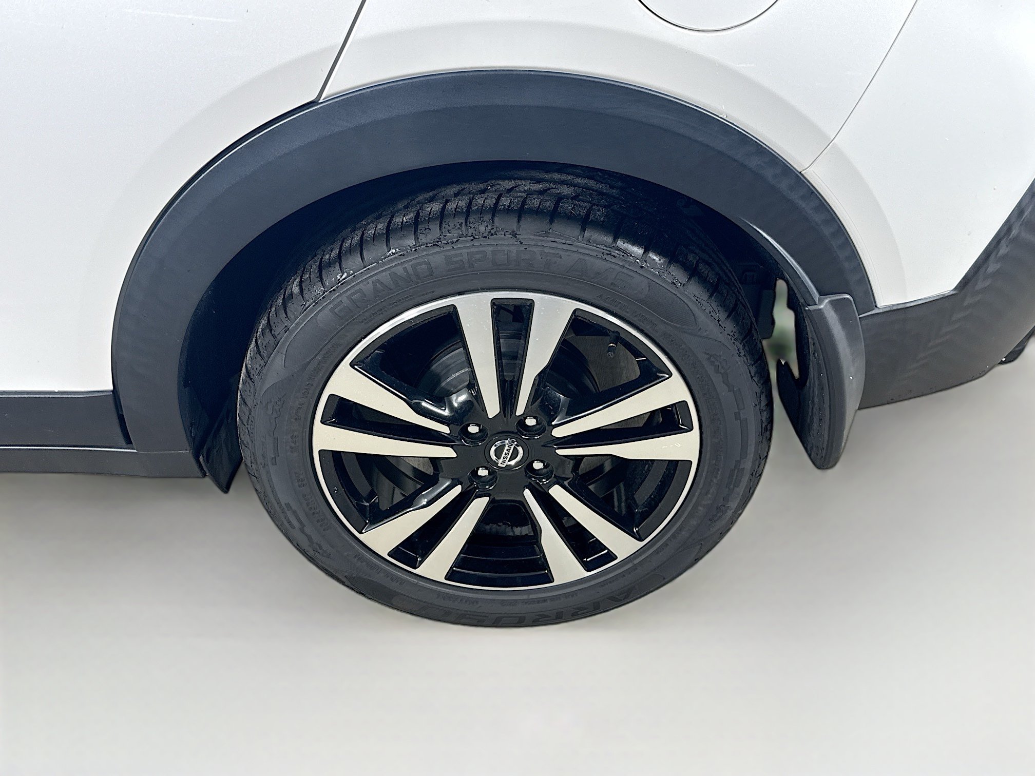 Used 2019 Nissan Kicks SR w/ SR Premium Package FWD image 36
