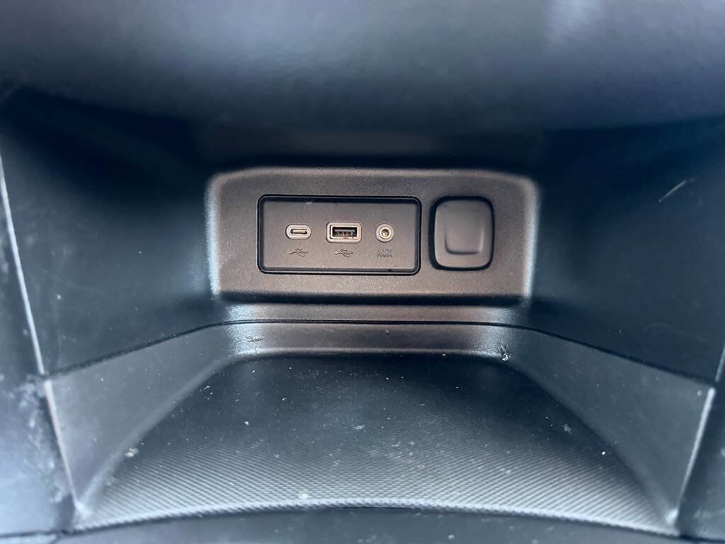 Used 2021 Chevrolet Equinox LT w/ LPO, Cargo Package AWD/4WD image 22