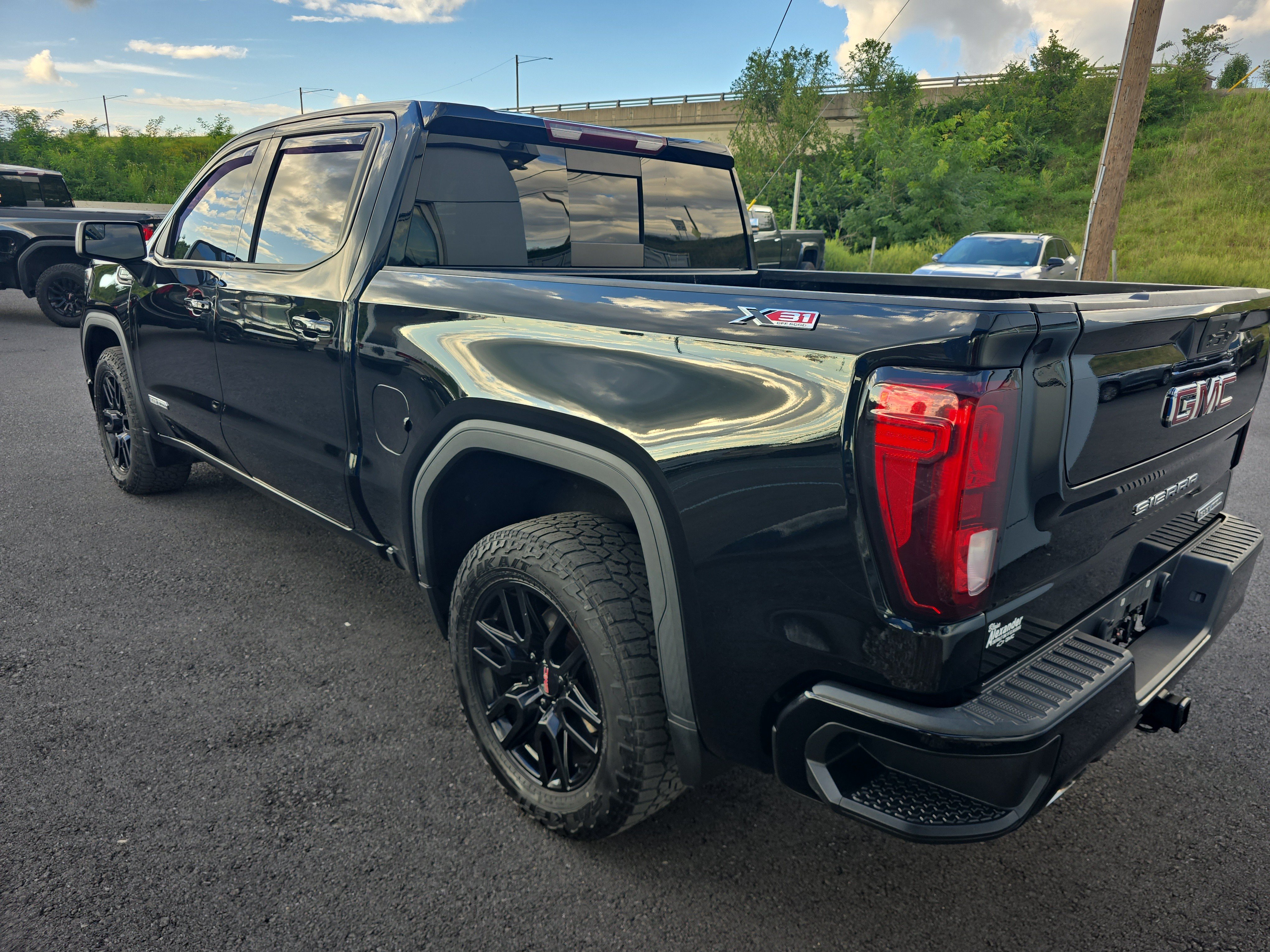 Used 2021 GMC Sierra 1500 Elevation w/ Preferred Package AWD/4WD image 6