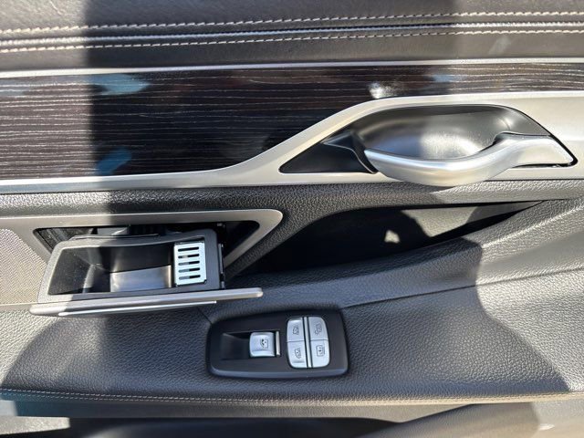 Used 2019 BMW 740e xDrive w/ Executive Package AWD/4WD image 61