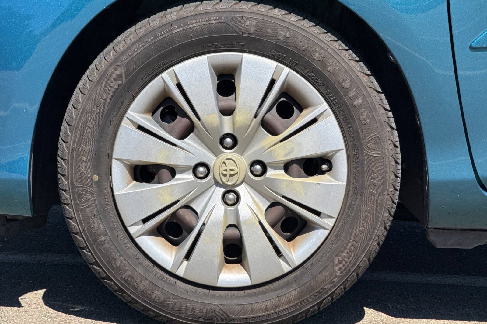 Used 2012 Toyota Yaris LE FWD image 40