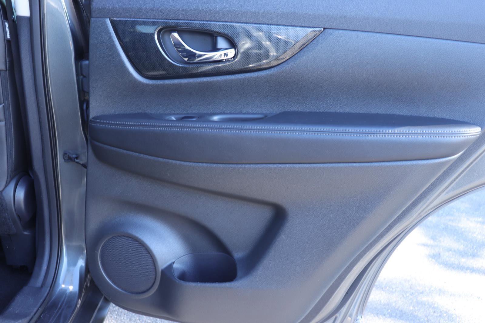 Used 2016 Nissan Rogue SL w/ SL Premium Package FWD image 20
