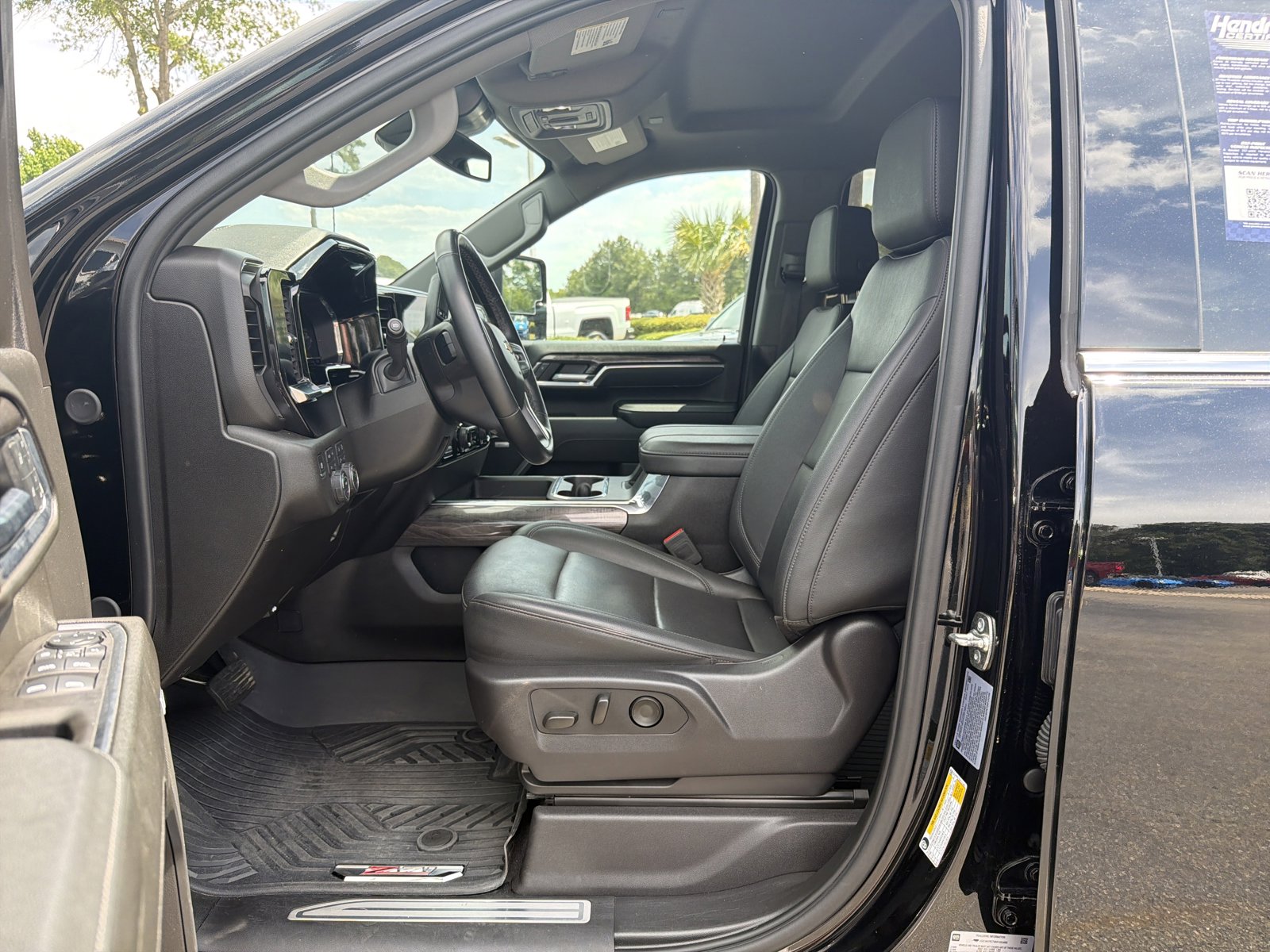 Used 2025 Chevrolet Silverado 2500 LTZ w/ LTZ Plus Package AWD/4WD image 15