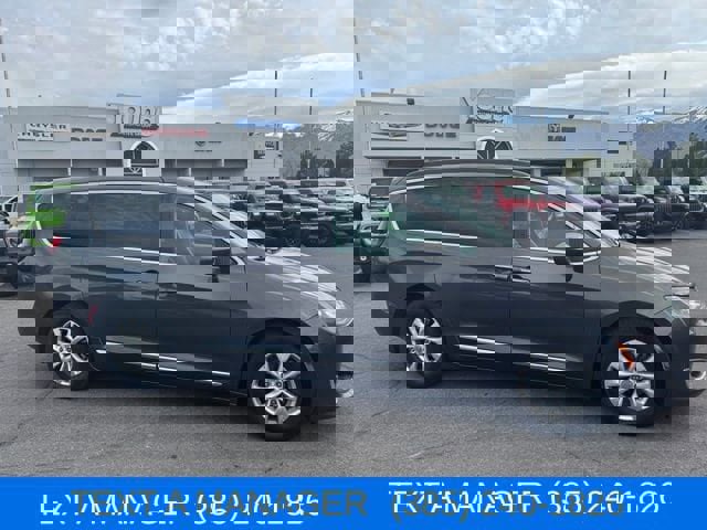 Used 2017 Chrysler Pacifica Touring-L image 1