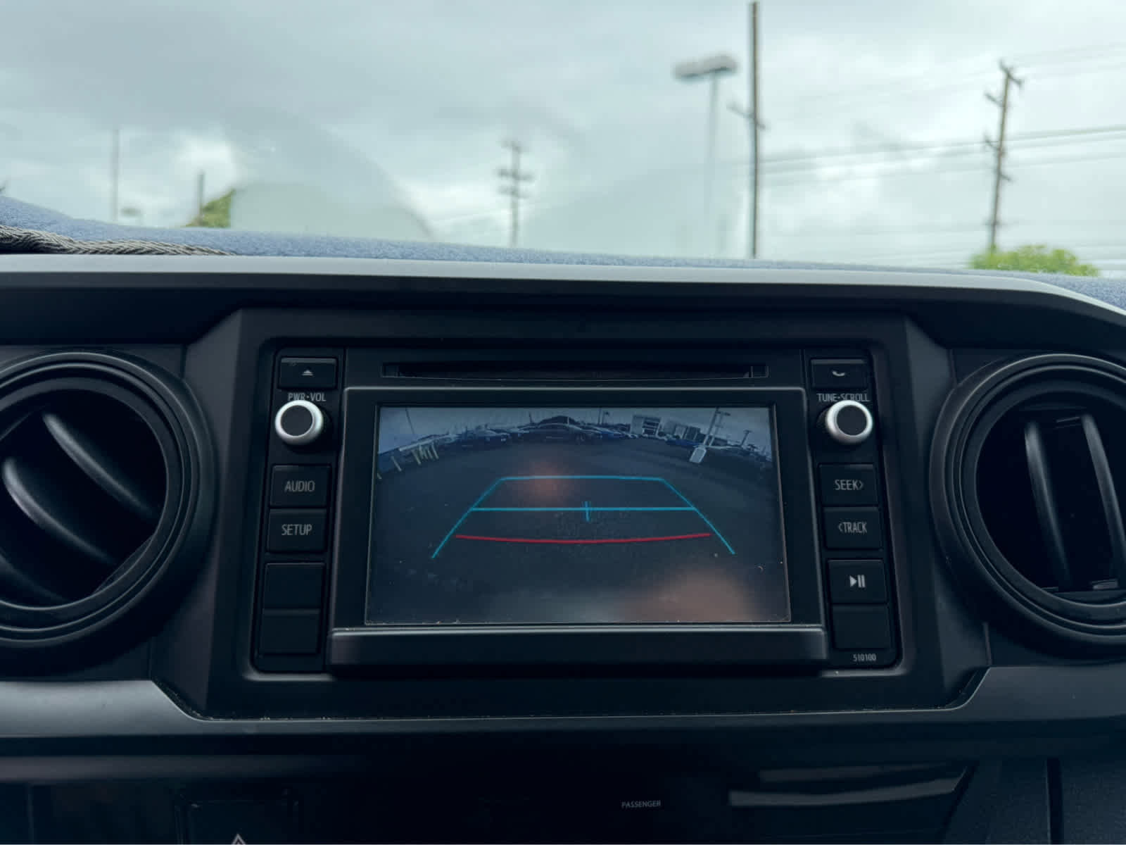 Used 2017 Toyota Tacoma SR5 RWD image 8