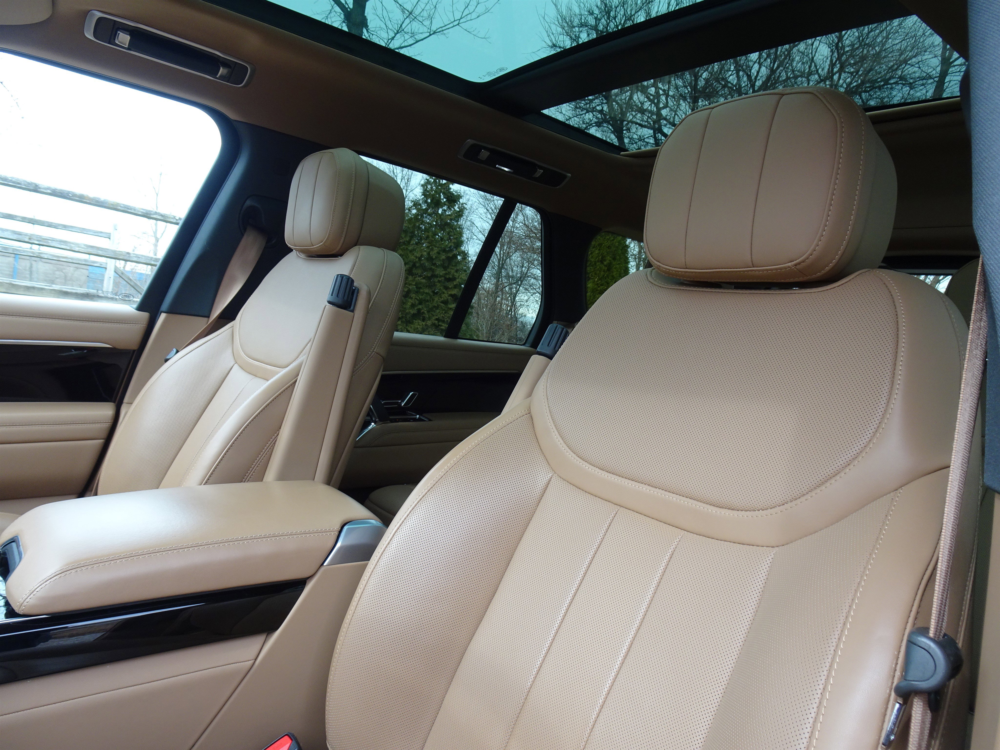 Certified 2024 Land Rover Range Rover SE image 15