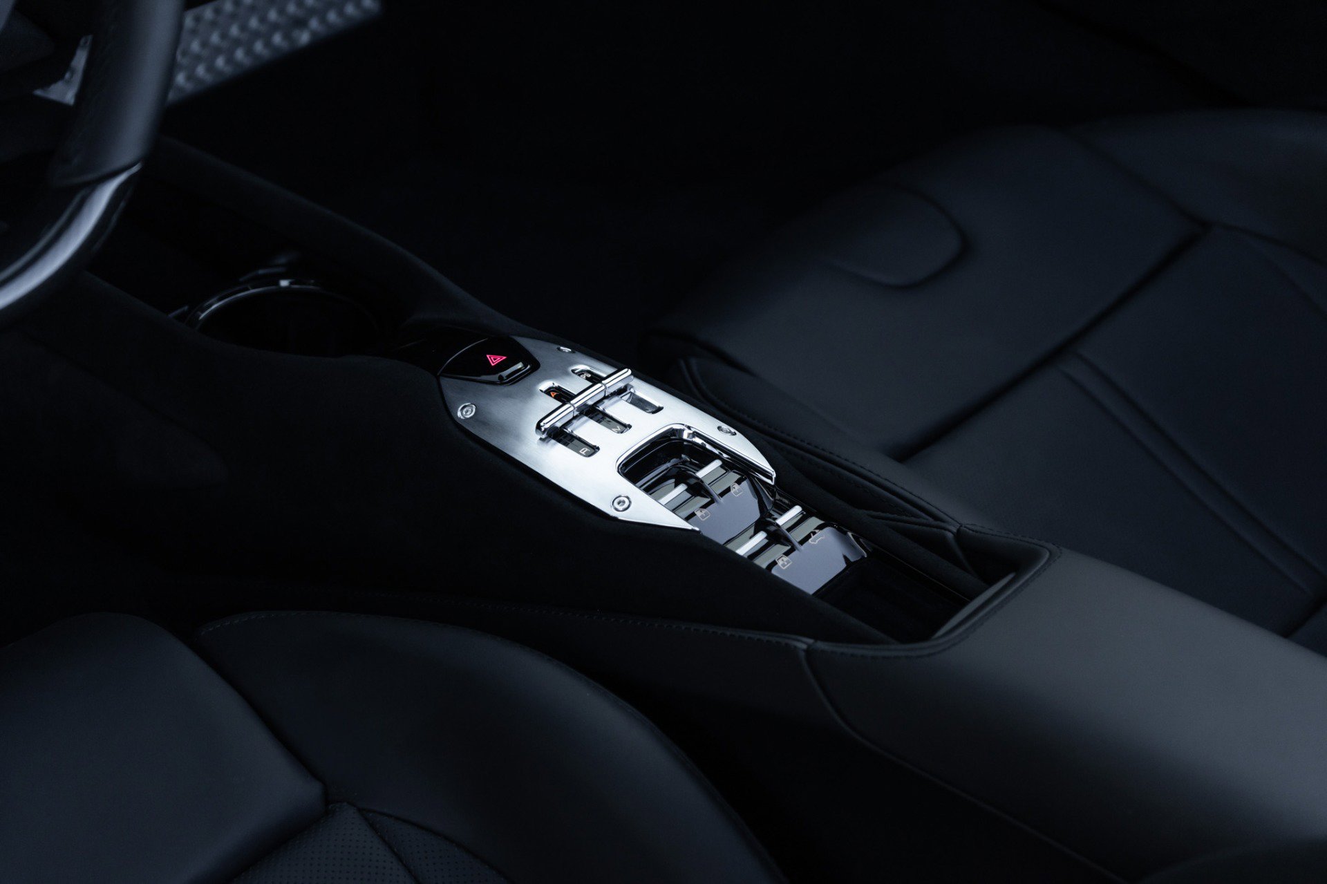 Used 2025 Ferrari SF90 Spider image 29