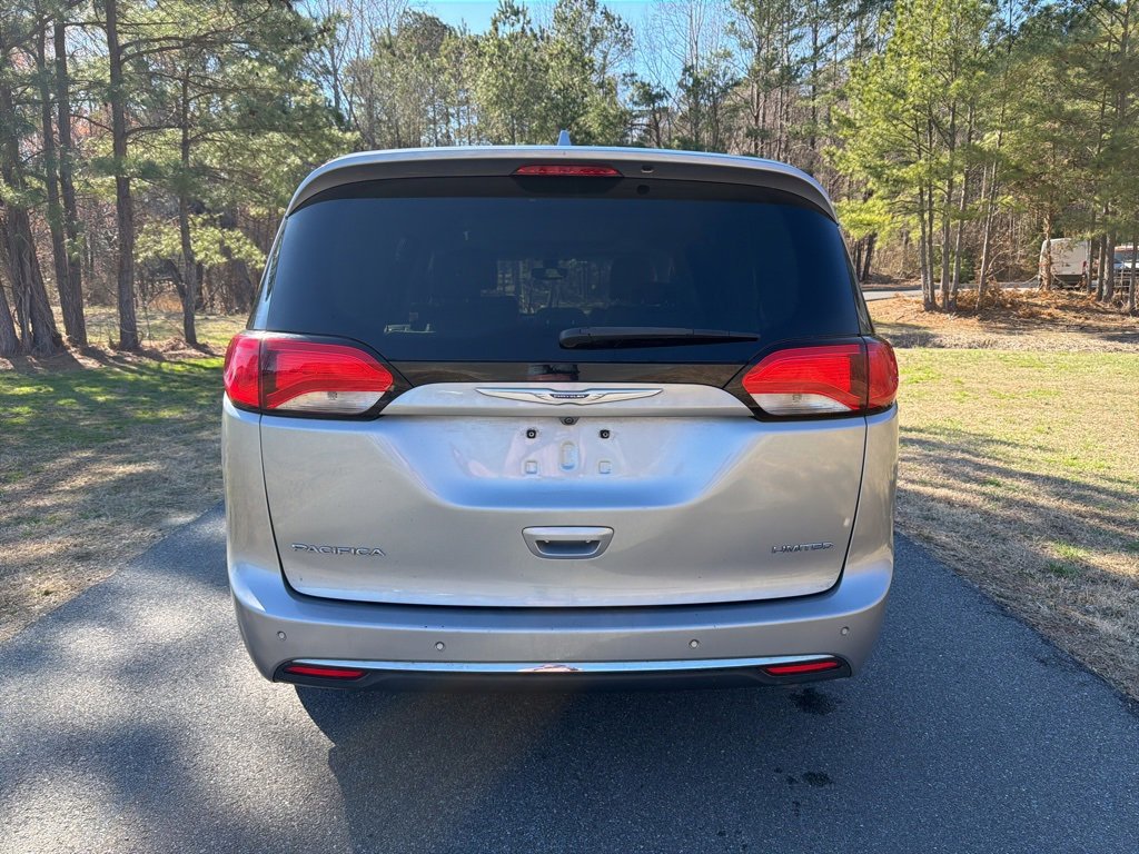 Used 2020 Chrysler Pacifica Limited image 6