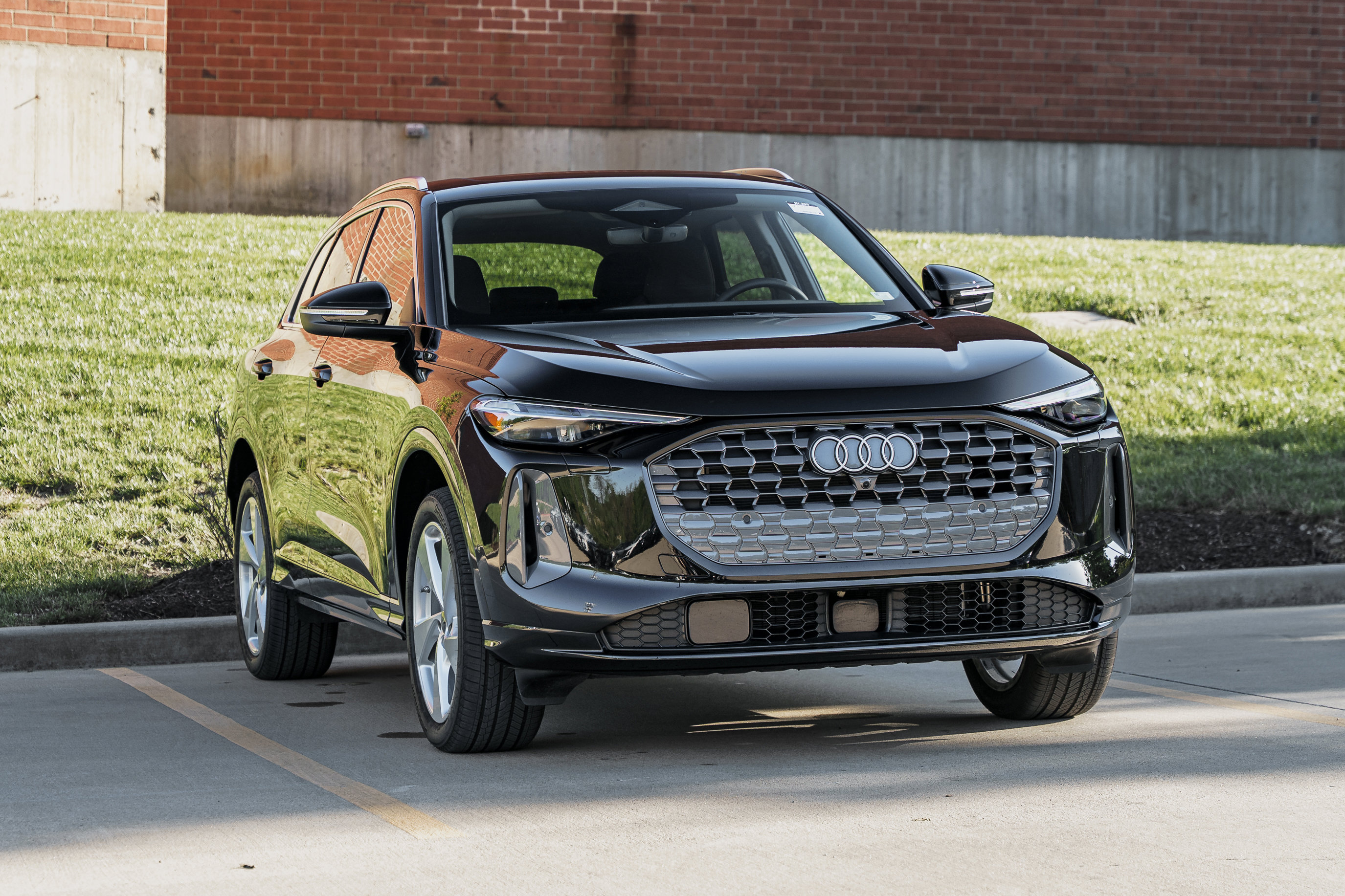 Certified 2025 Audi Q5 Premium Plus w/ Premium Plus AWD/4WD image 2