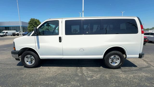 Used 2022 Chevrolet Express 2500 LT RWD image 5