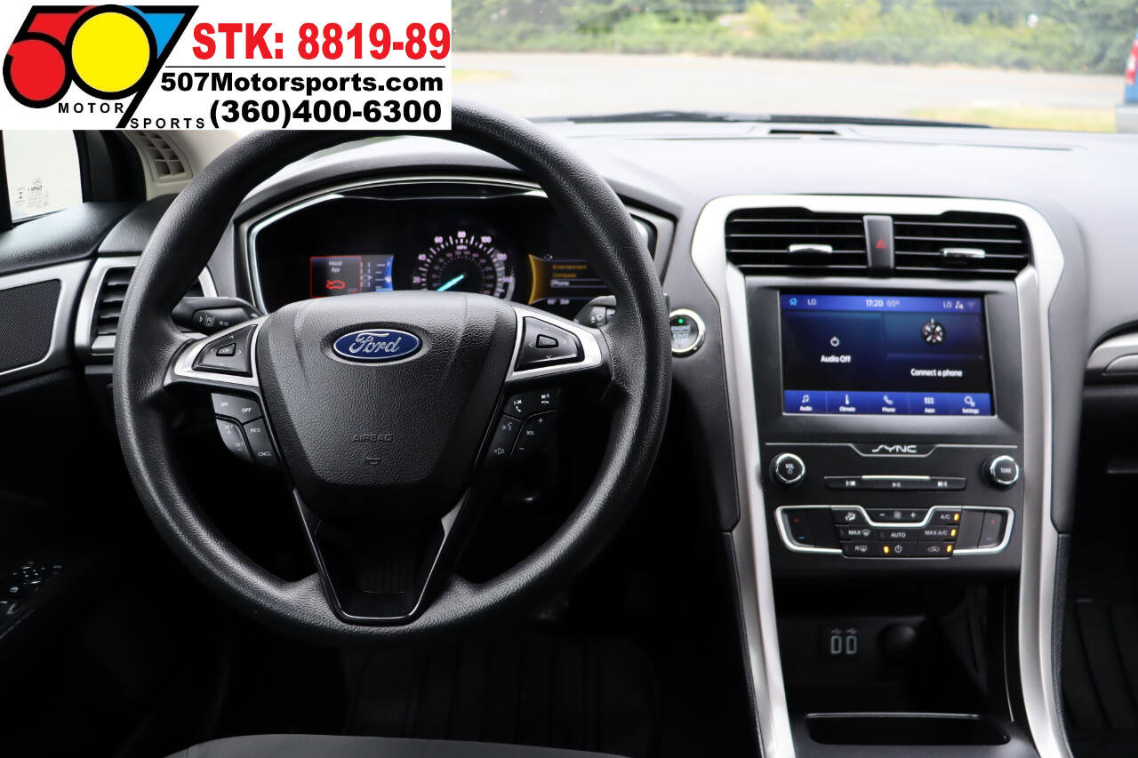 Used 2020 Ford Fusion SE image 17