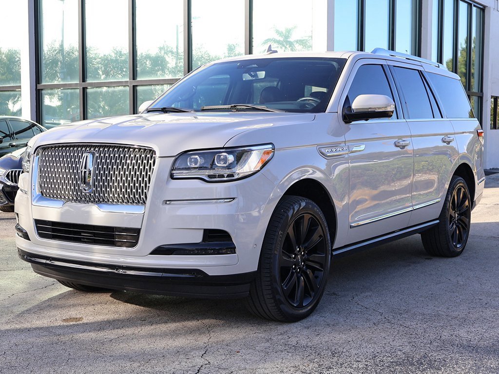 Used 2022 Lincoln Navigator Reserve image 14