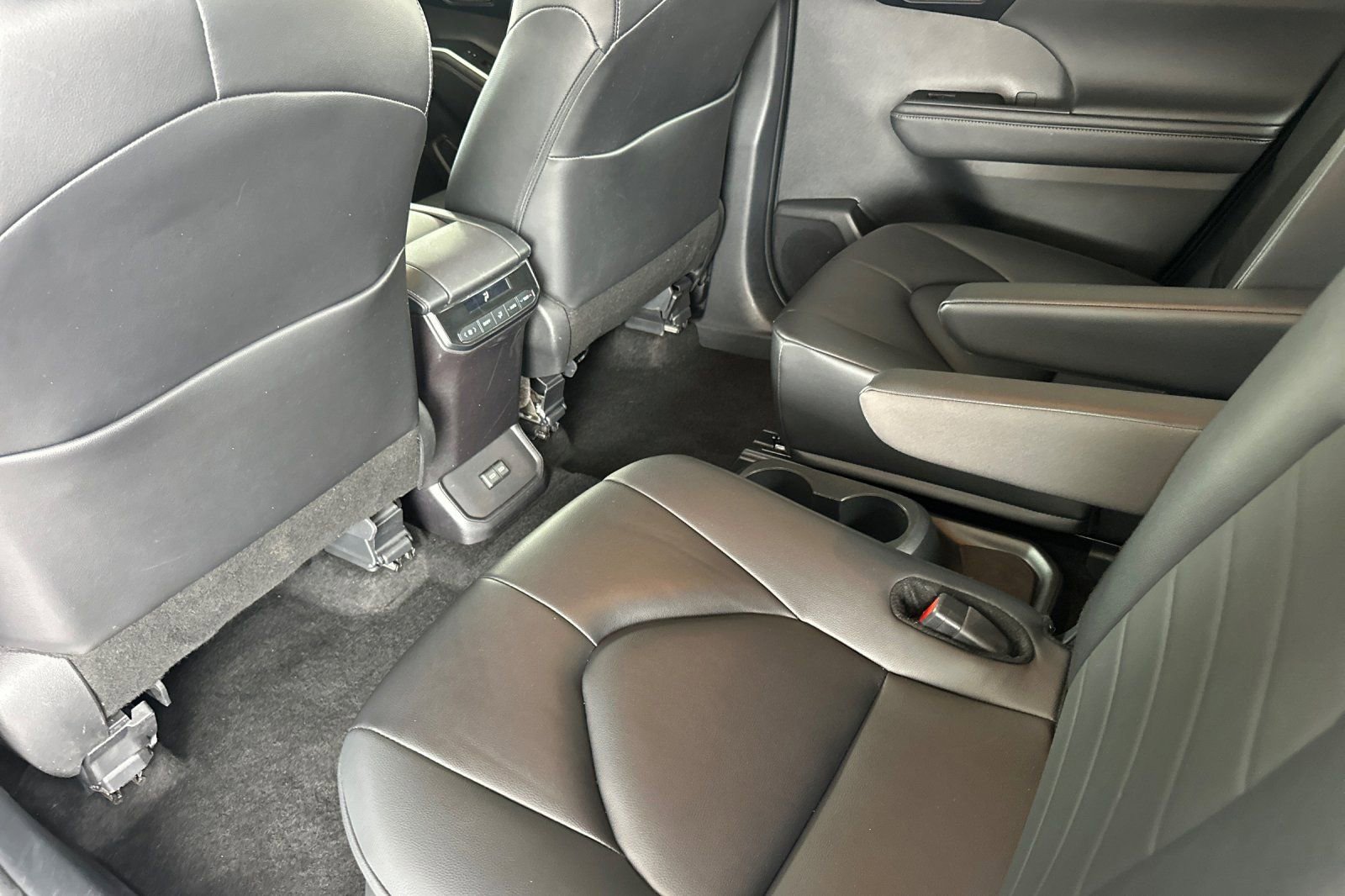 Certified 2024 Toyota Highlander XLE image 15