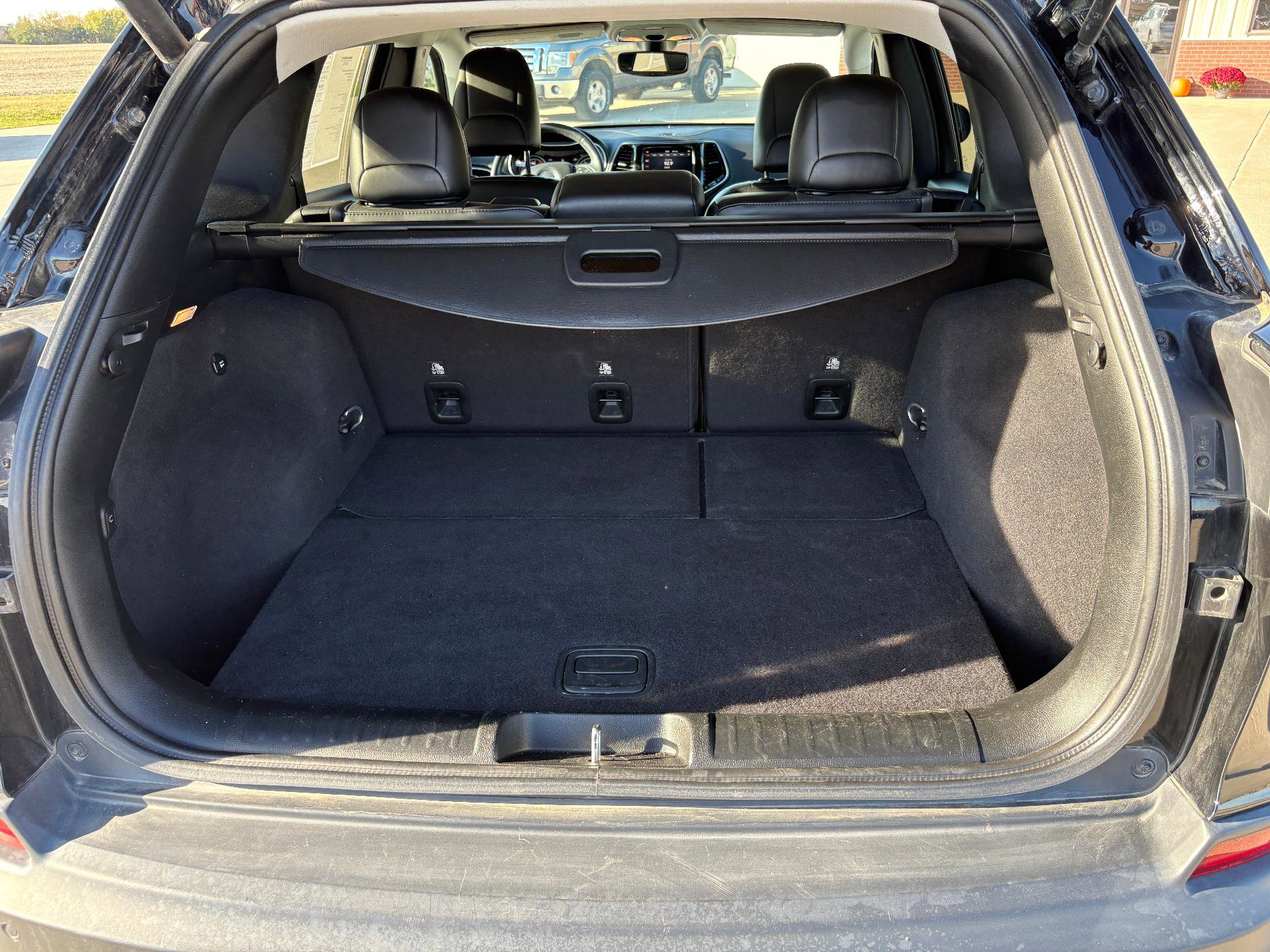 Used 2019 Jeep Cherokee Limited w/ Luxury Group image 14