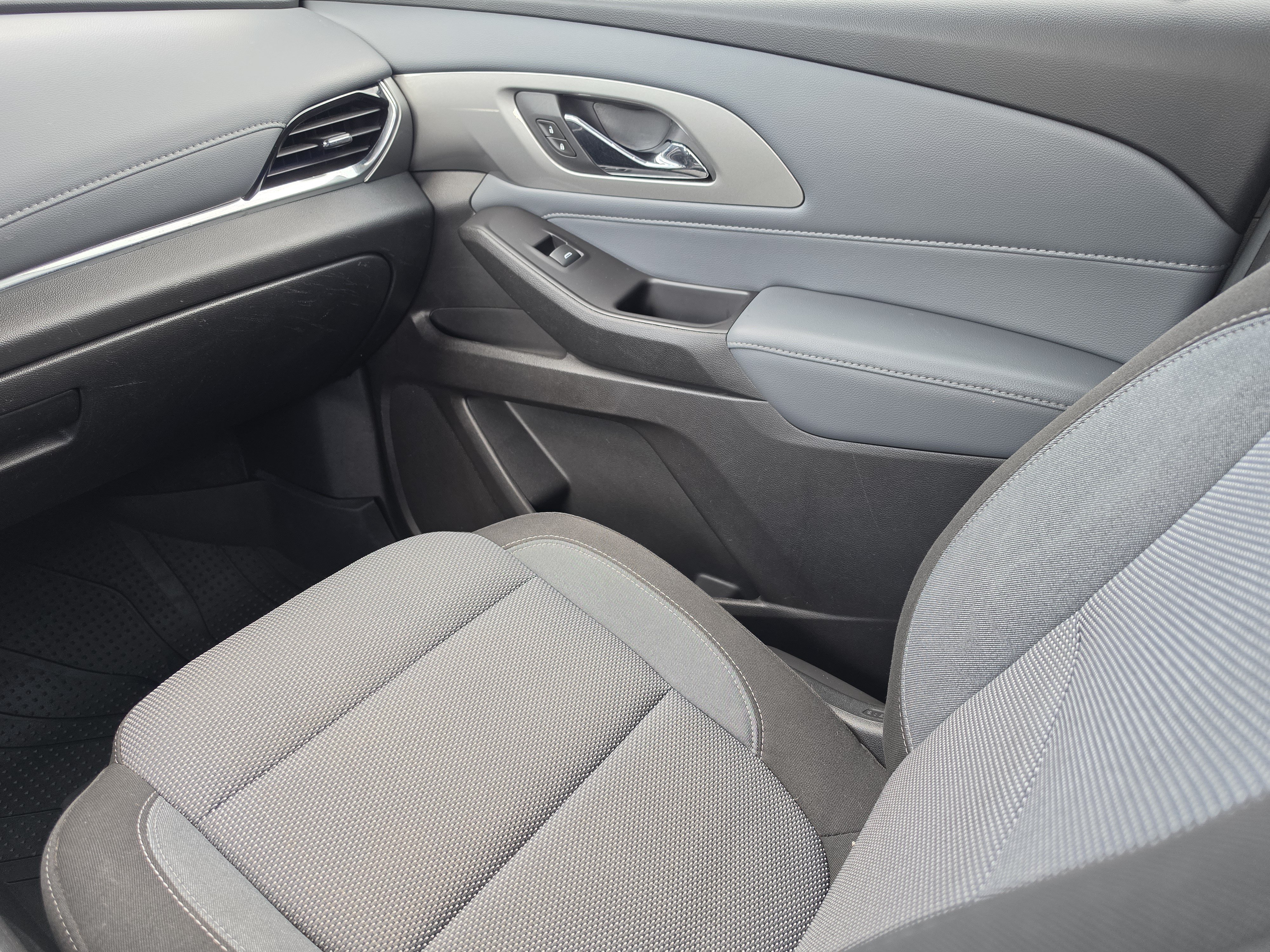 Certified 2020 Chevrolet Traverse LT w/ LPO, Floor Liner Package AWD/4WD image 22