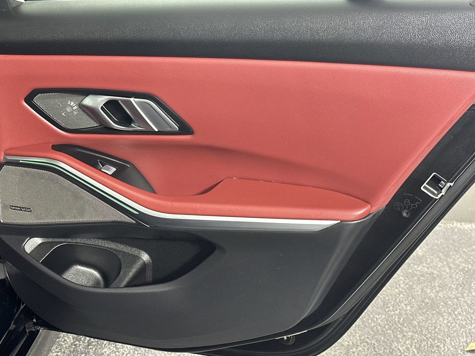 Used 2025 BMW 330i Sedan w/ Premium Package image 36