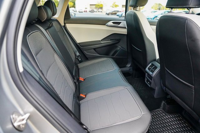 Certified 2025 Volkswagen Taos SE w/ Panoramic Sunroof Package image 31