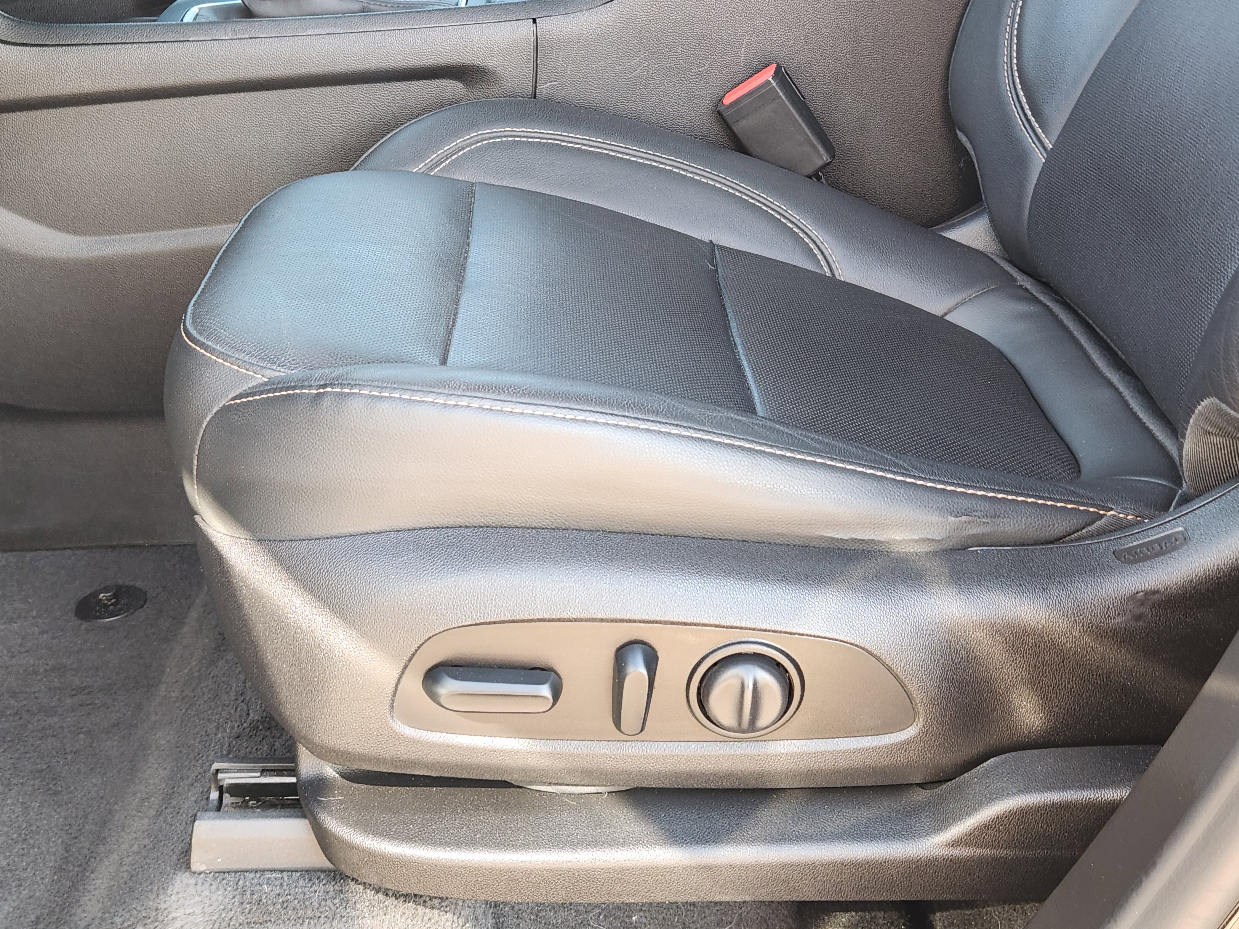 Used 2019 Chevrolet Traverse Premier w/ Redline Edition image 37