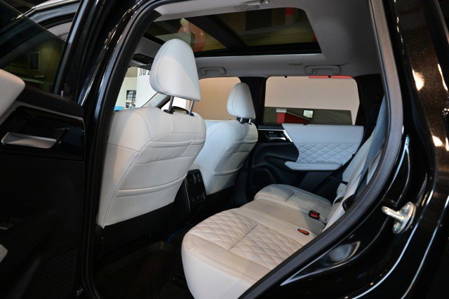 Used 2024 Mitsubishi Outlander SEL Black Edition image 20