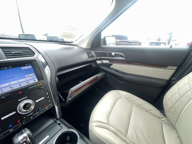 Used 2019 Ford Explorer Platinum image 31