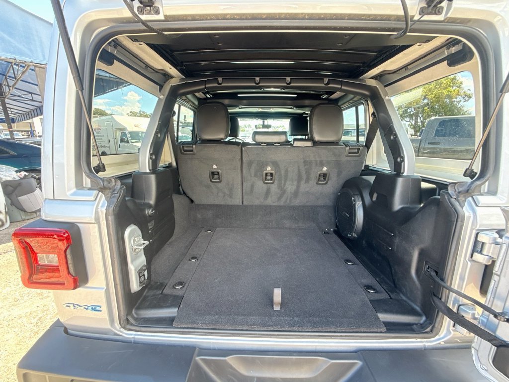 Certified 2023 Jeep Wrangler Unlimited Sahara w/ Cold Weather Group AWD/4WD image 30