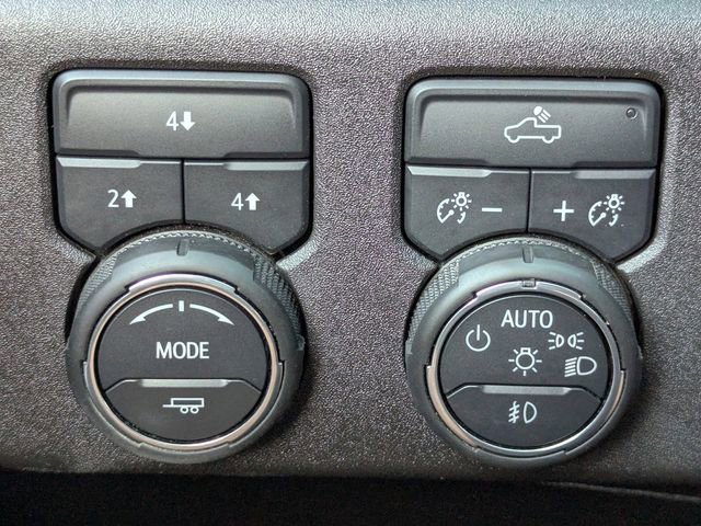 Used 2025 Chevrolet Silverado 2500 LT w/ Convenience Package image 31