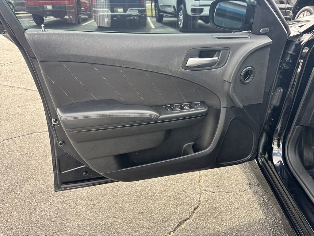 Used 2023 Dodge Charger R/T w/ Blacktop Package image 11