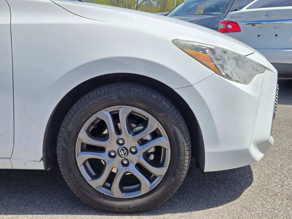 Used 2019 Toyota Yaris LE FWD image 4
