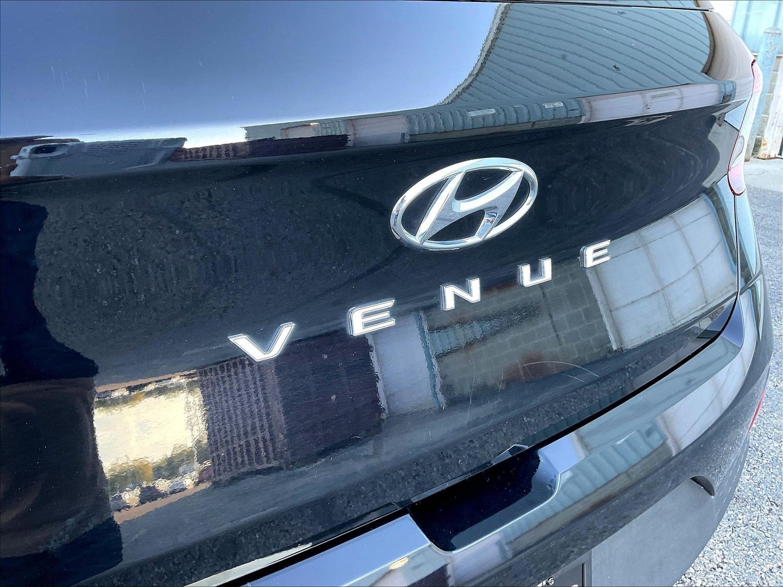 Used 2025 Hyundai Venue SEL FWD image 23