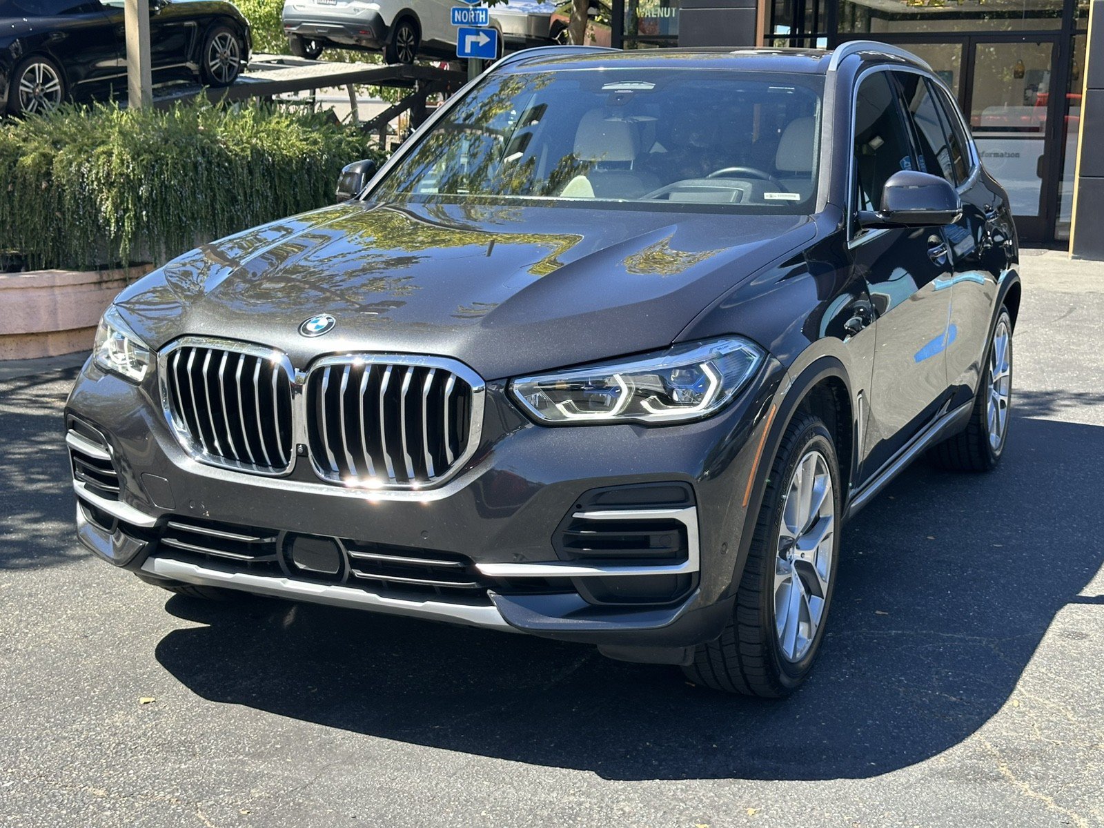 Used 2022 BMW X5 xDrive40i w/ Executive Package AWD/4WD image 3