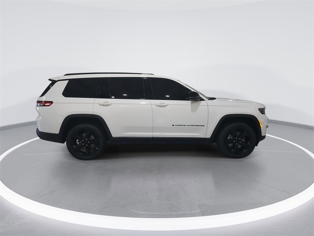 Used 2025 Jeep Grand Cherokee L Altitude image 9