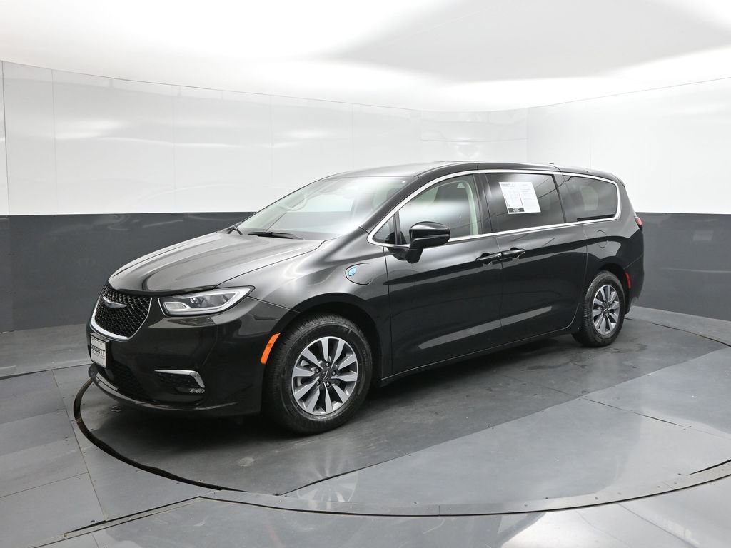 Used 2023 Chrysler Pacifica Touring-L
