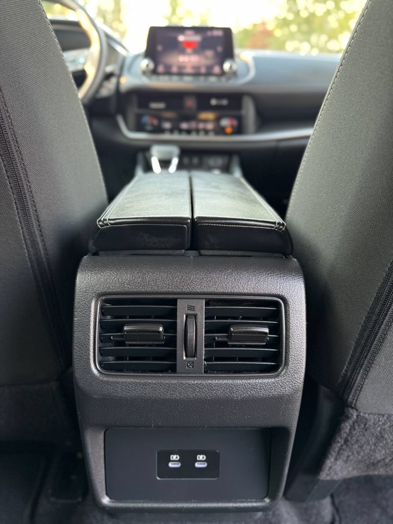 Used 2025 Nissan Rogue SV FWD image 27