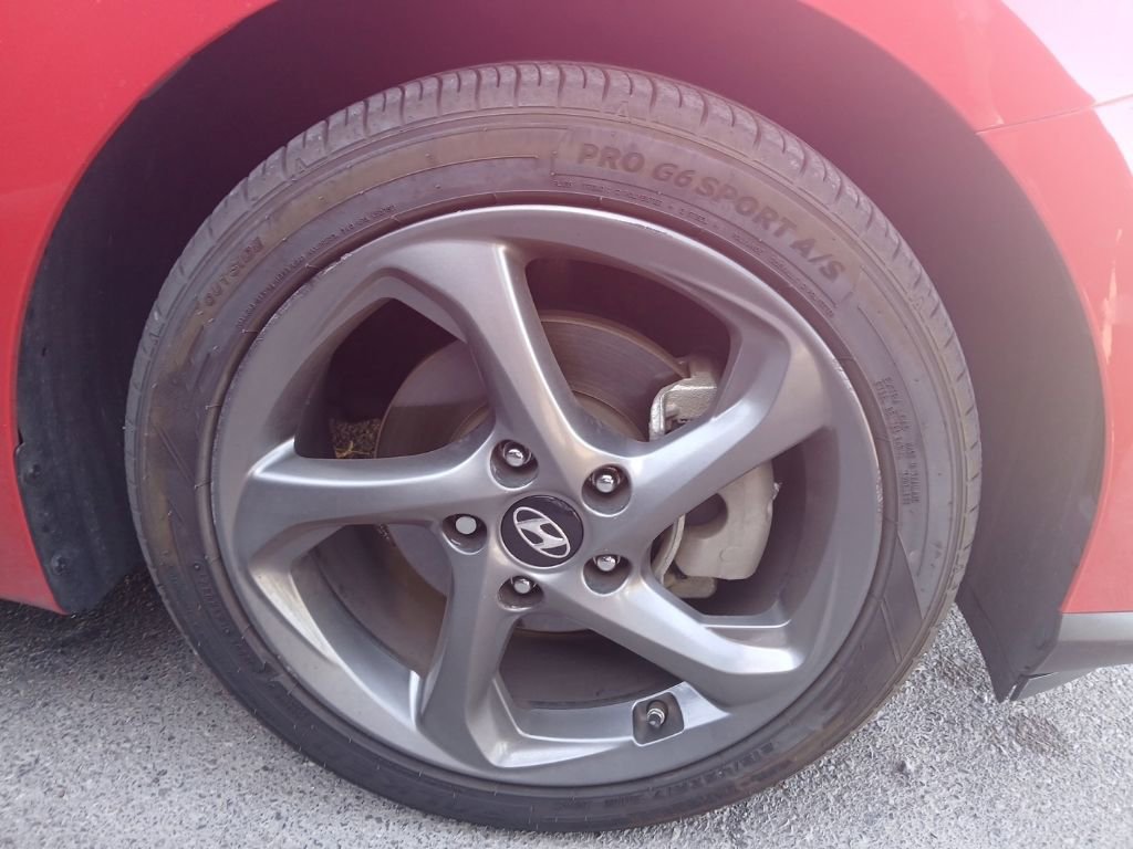 Used 2019 Hyundai Veloster 2.0 FWD image 3