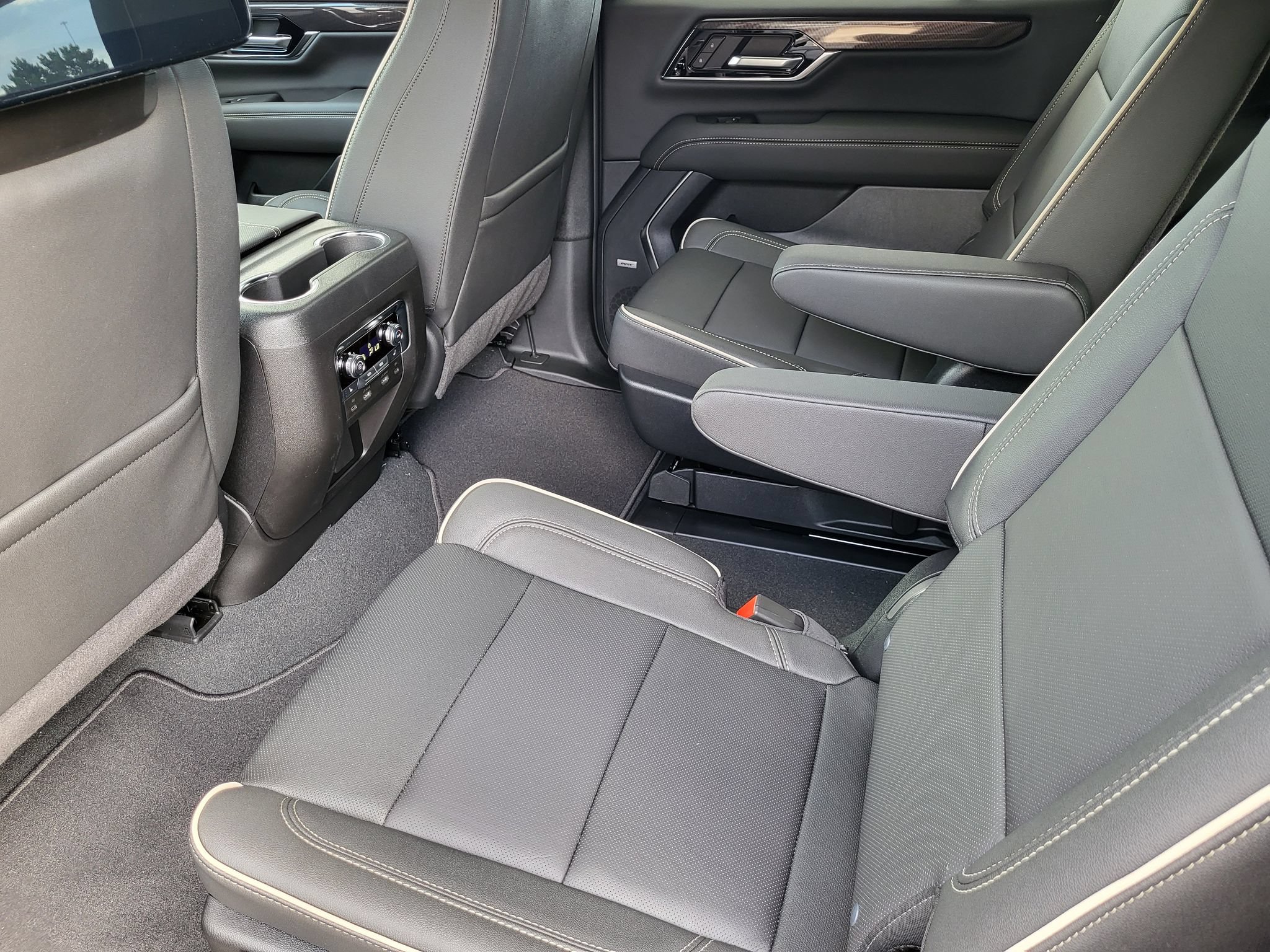 New 2026 GMC Yukon Elevation w/ Elevation Premium Package AWD/4WD image 11