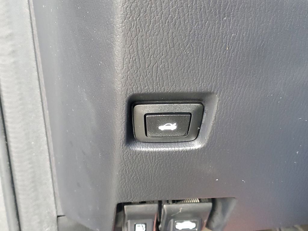 Used 2018 MAZDA MAZDA3 Touring image 18