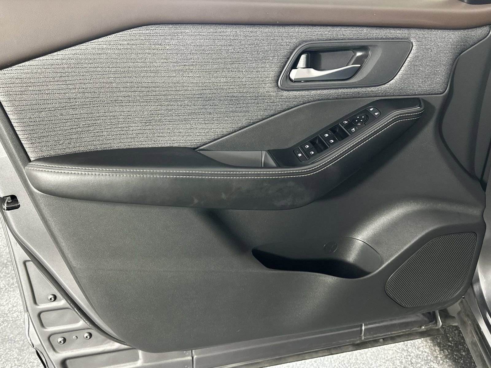 Used 2021 Nissan Rogue SV image 28