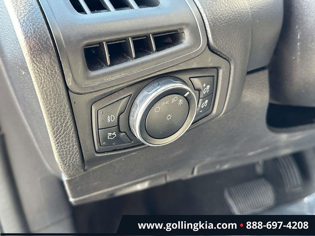 Used 2014 Ford Focus SE w/ SE Sport Package image 18