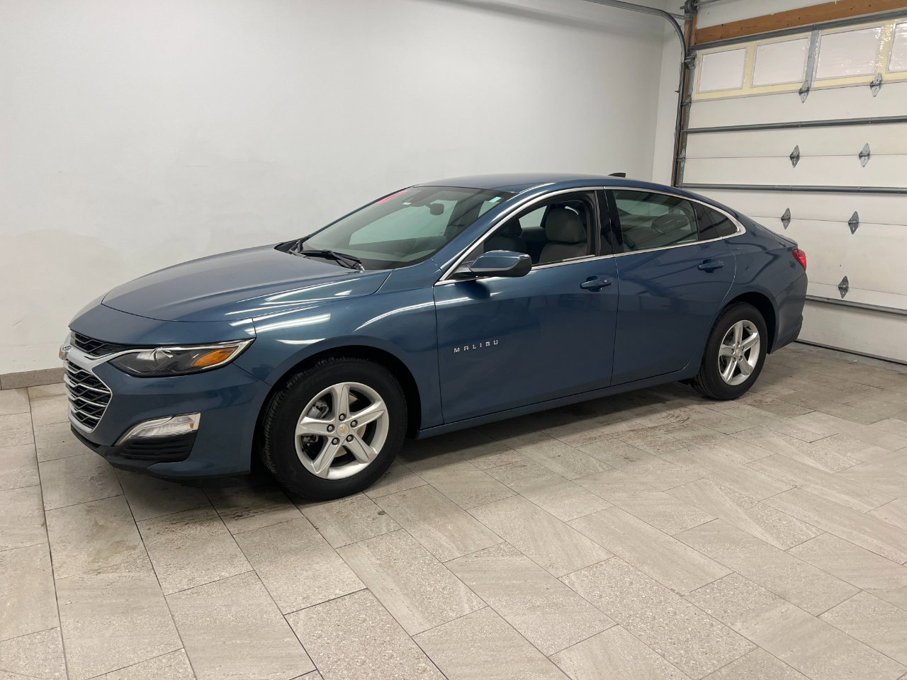 Used 2024 Chevrolet Malibu LS image 2